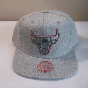 NEW Mitchell & Ness Gray Red NBA Chicago Bulls Snapback Hat